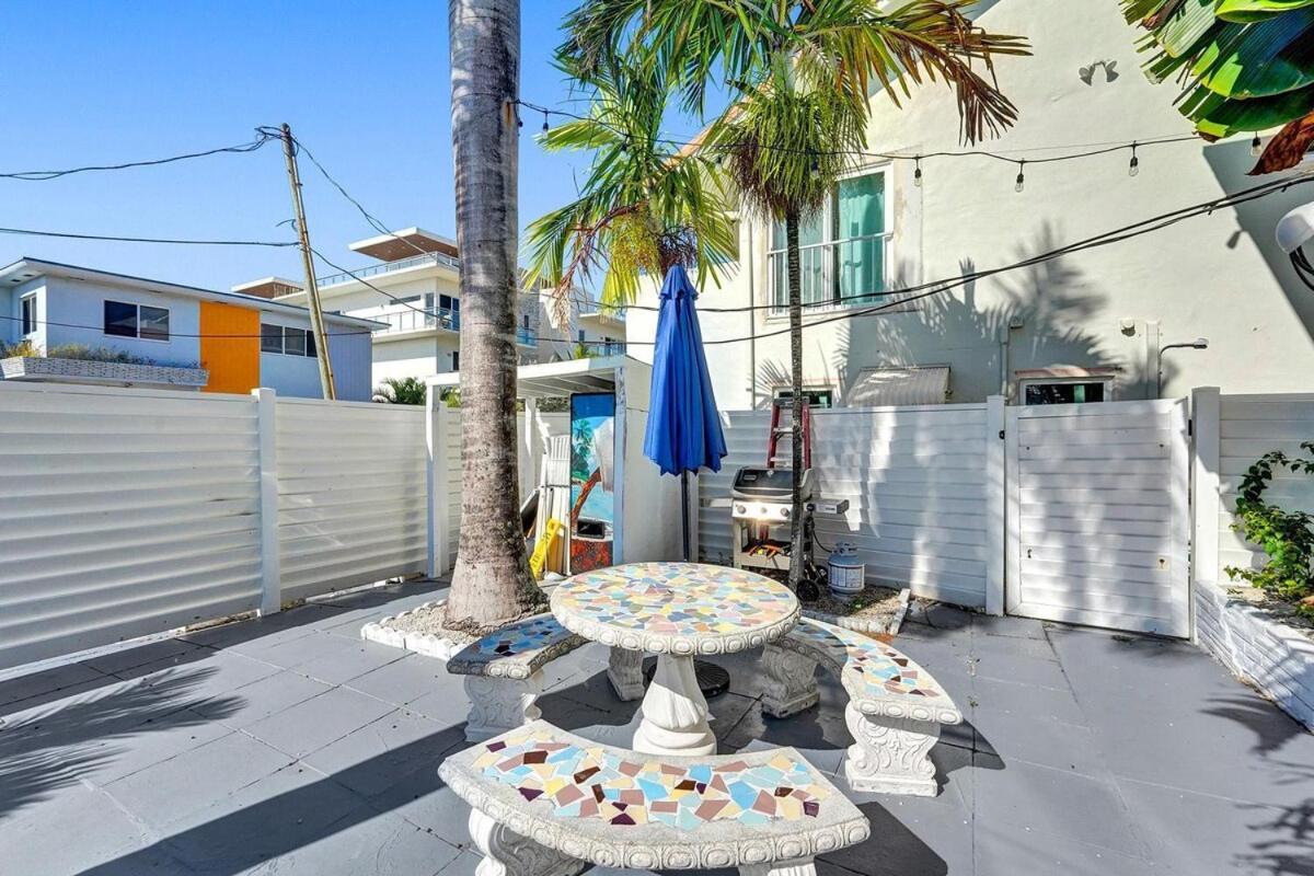 Waves On Desoto Rental Unit With Pool Холивуд Екстериор снимка
