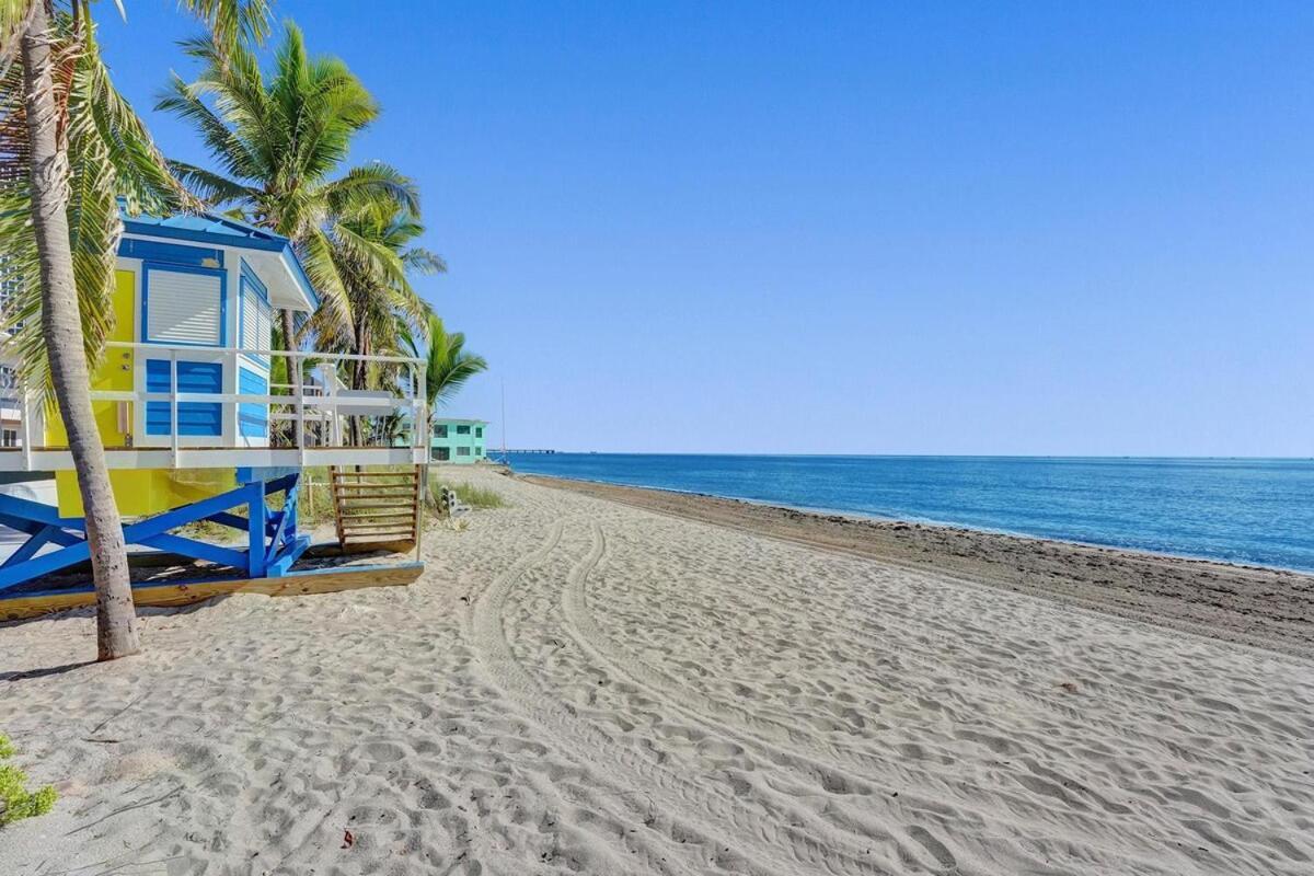 Waves On Desoto Rental Unit With Pool Холивуд Екстериор снимка